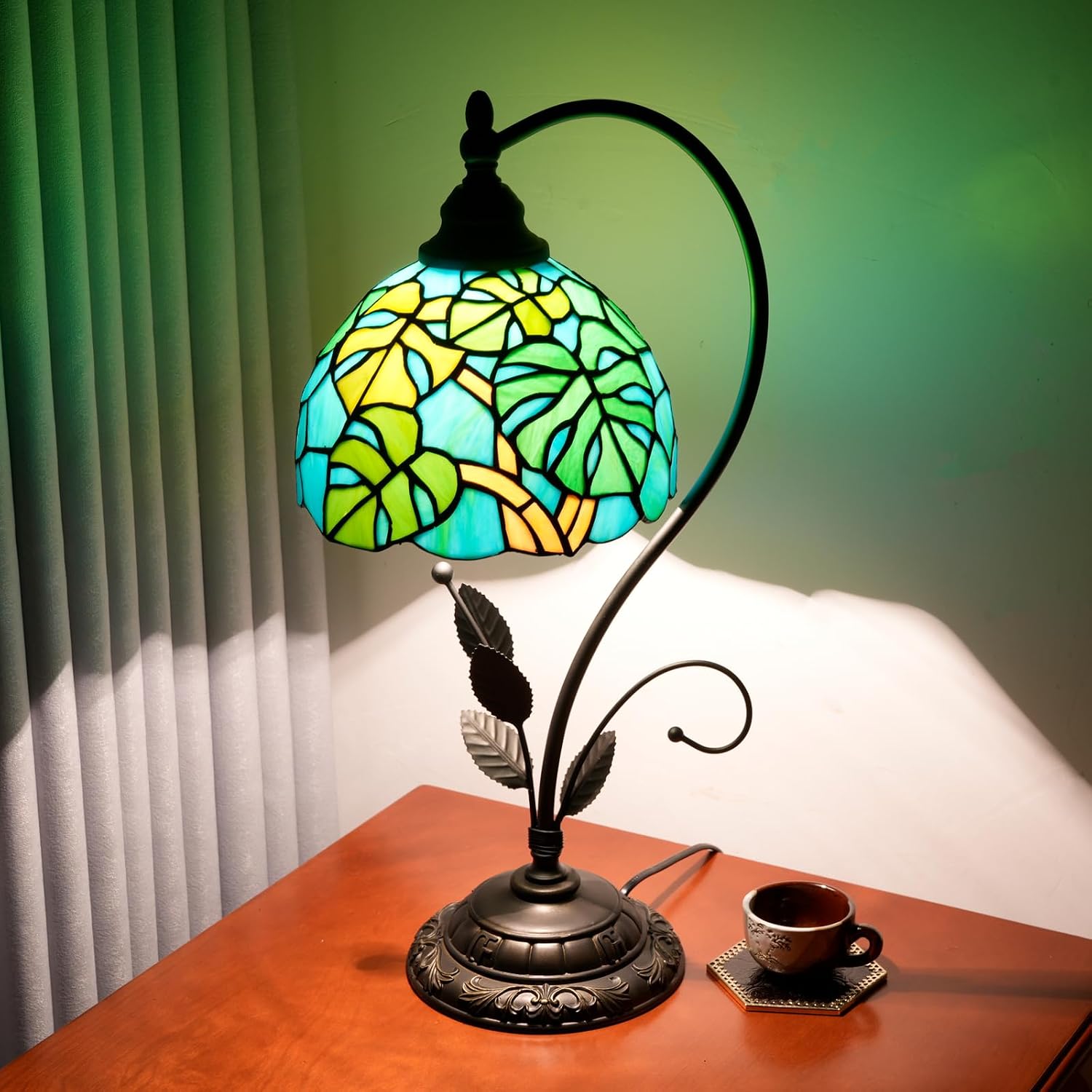 Tiffany Table Lamp Monstera Deliciosa Green Stained Glass Bedside Lamp Tiffany Style S Metal Monstera Swiss Cheese Plant Desk Light for Home Living Room Office Dormitory Bar Family Friends Gift