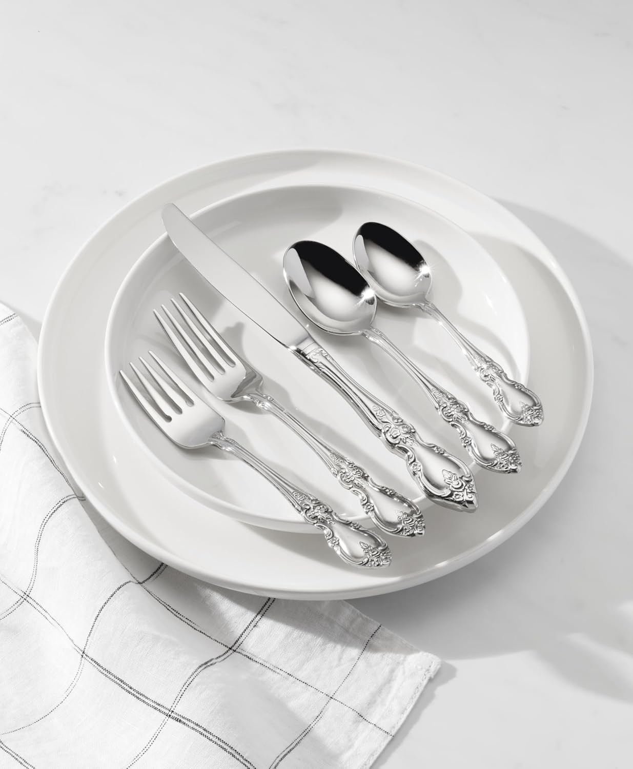 Oneida Silverware Set For 8 with Serving Utensils, Louisiana 45-Piece Fine Flatware Set, Service For 8, 18/8 Stainless Steel, Mirror, Knives Spoons Forks Serving Spoons,Dishwasher Safe(Silver 45 Piece