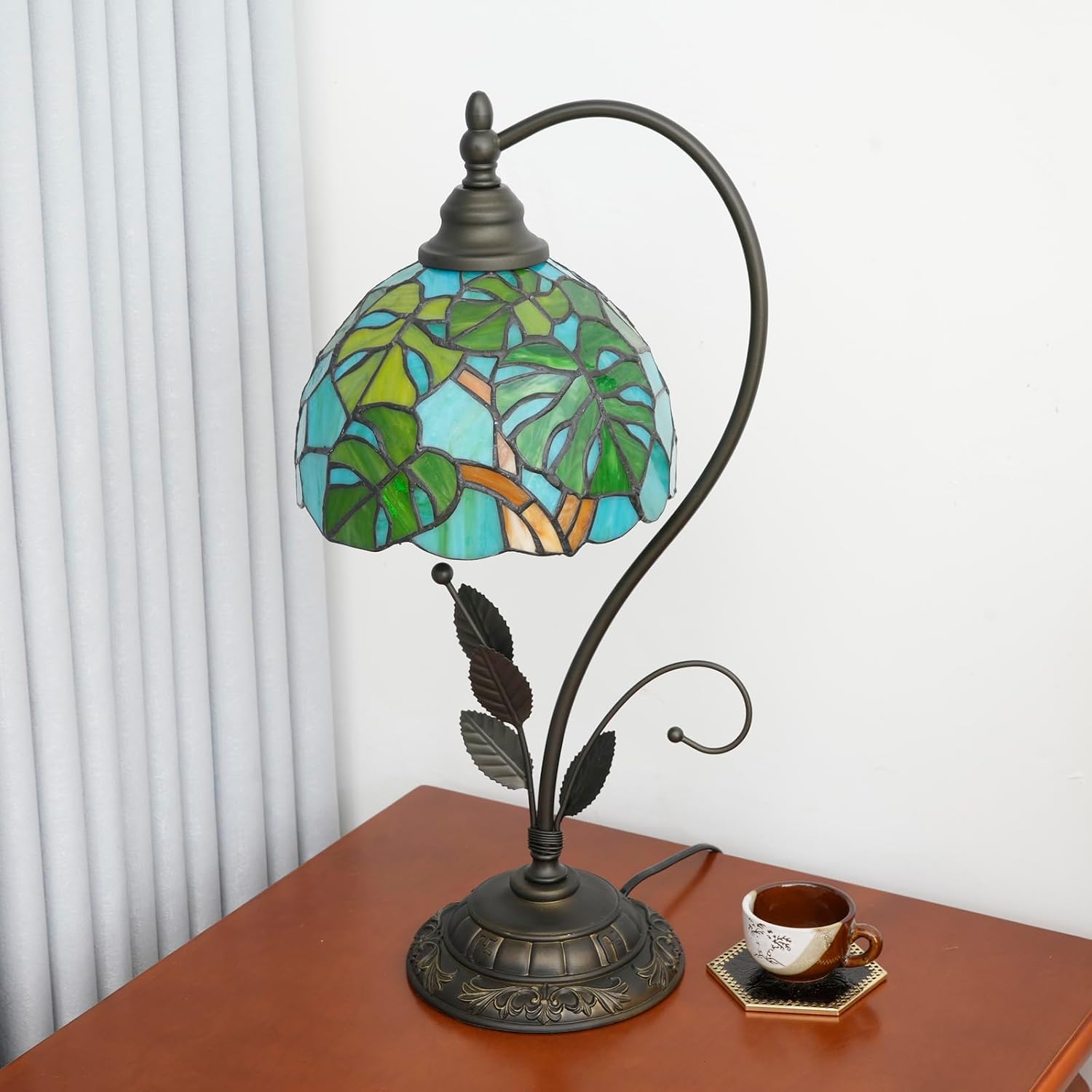 Tiffany Table Lamp Monstera Deliciosa Green Stained Glass Bedside Lamp Tiffany Style S Metal Monstera Swiss Cheese Plant Desk Light for Home Living Room Office Dormitory Bar Family Friends Gift