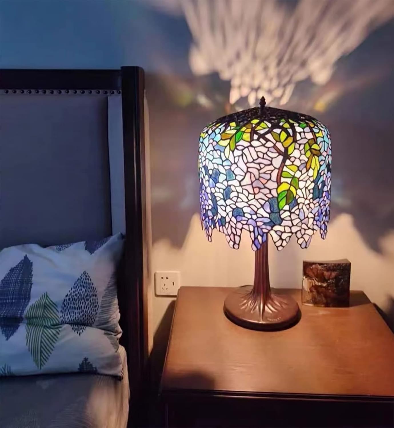 Wisteria Lamp, Tiffany Style Green Pink Stained Glass Table Lamp, Green Leaves Shade Bedroom Bedside Lamp, Living Room Office Table Decoration Lamp with Pull Cord Switch