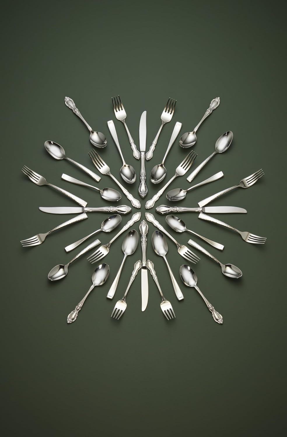 Oneida Silverware Set For 8, Dover 45-Piece Fine Flatware Set with Serving Utensils, Service For 8, 18/10 Stainless Steel, Ornate Pattern, Dishwasher Safe, Knives Spoons & Forks Set (Silver 45 Pieces)