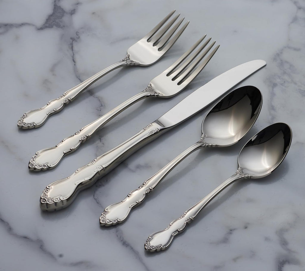 Oneida Silverware Set, Dover 20 Piece Fine Flatware Set, Service For 4, 18/10 Stainless Steel, Mirror Finish, Dishwasher Safe, Knives Spoons And Forks, Home And Kitchen Utensils Set(Silver, 20 Pieces)
