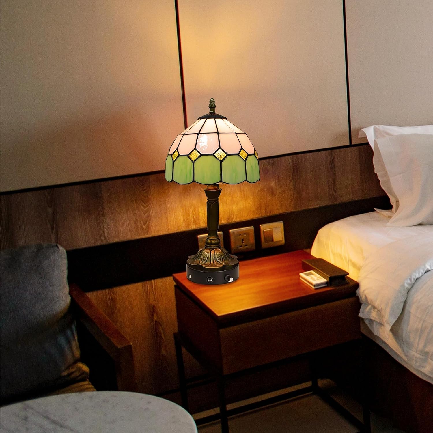 Kiven Cordless Table Lamp, Dimmable Bedside Lamps for Nightstand with Green Glass Lampshade, Tiffany-Style Rechargeable Desk Lamp for Reading Home Decor Bedside,1-Light