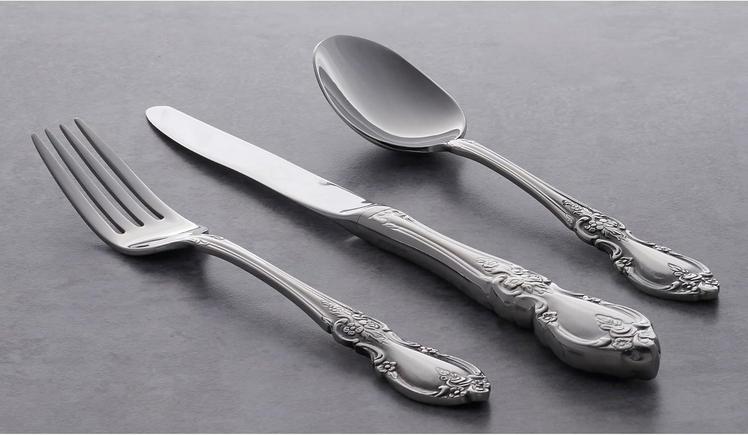 Oneida Silverware Set For 4, Louisiana 20-Piece Fine Flatware Set, Service For 4, 18/8 Stainless Steel, Silver, Mirror Finish, Knives Spoons and Forks, Dishwasher Safe, Tableware (Silver, 20 Pieces)