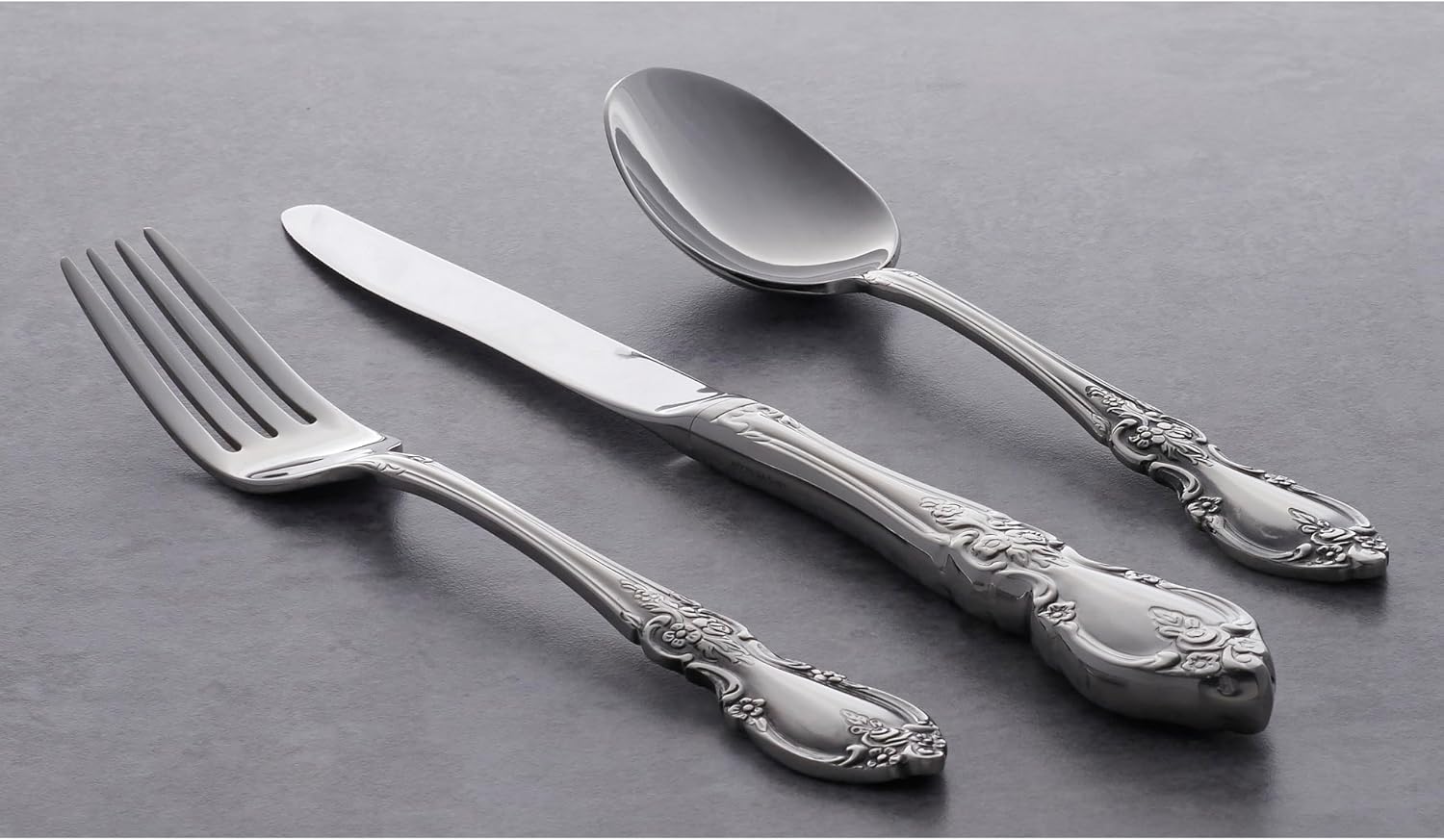 Oneida Silverware Set For 8 with Serving Utensils, Louisiana 45-Piece Fine Flatware Set, Service For 8, 18/8 Stainless Steel, Mirror, Knives Spoons Forks Serving Spoons,Dishwasher Safe(Silver 45 Piece