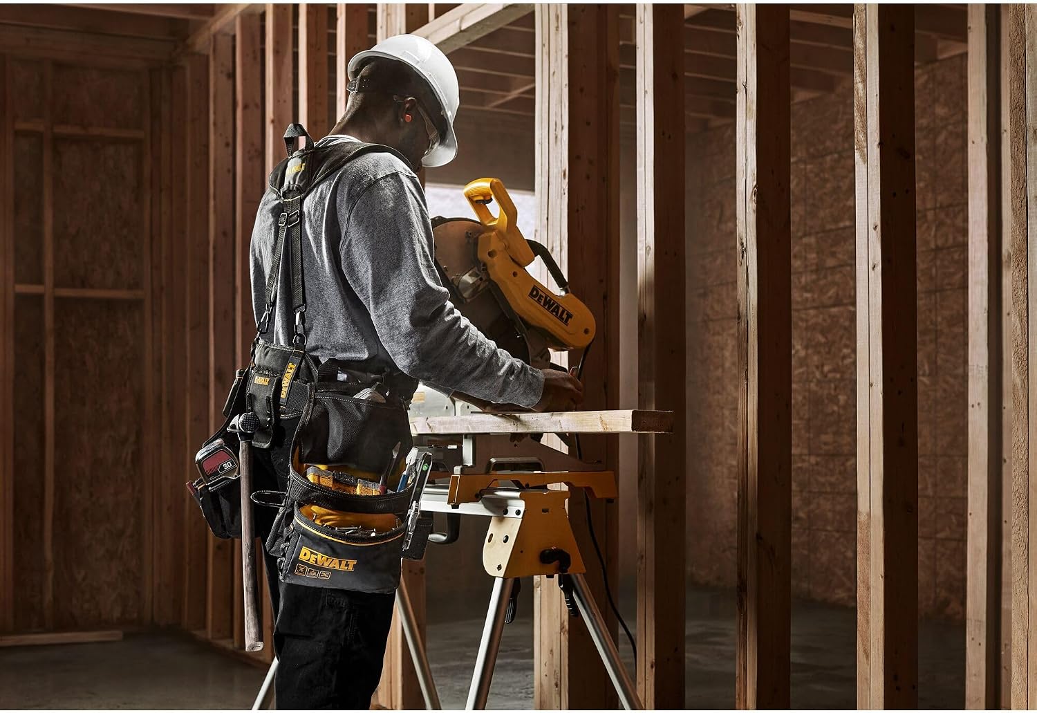 DEWALT Professional Tool Belt Organizer With Suspenders and 25 Pockets, Heavy Duty Construction (DWST540602)