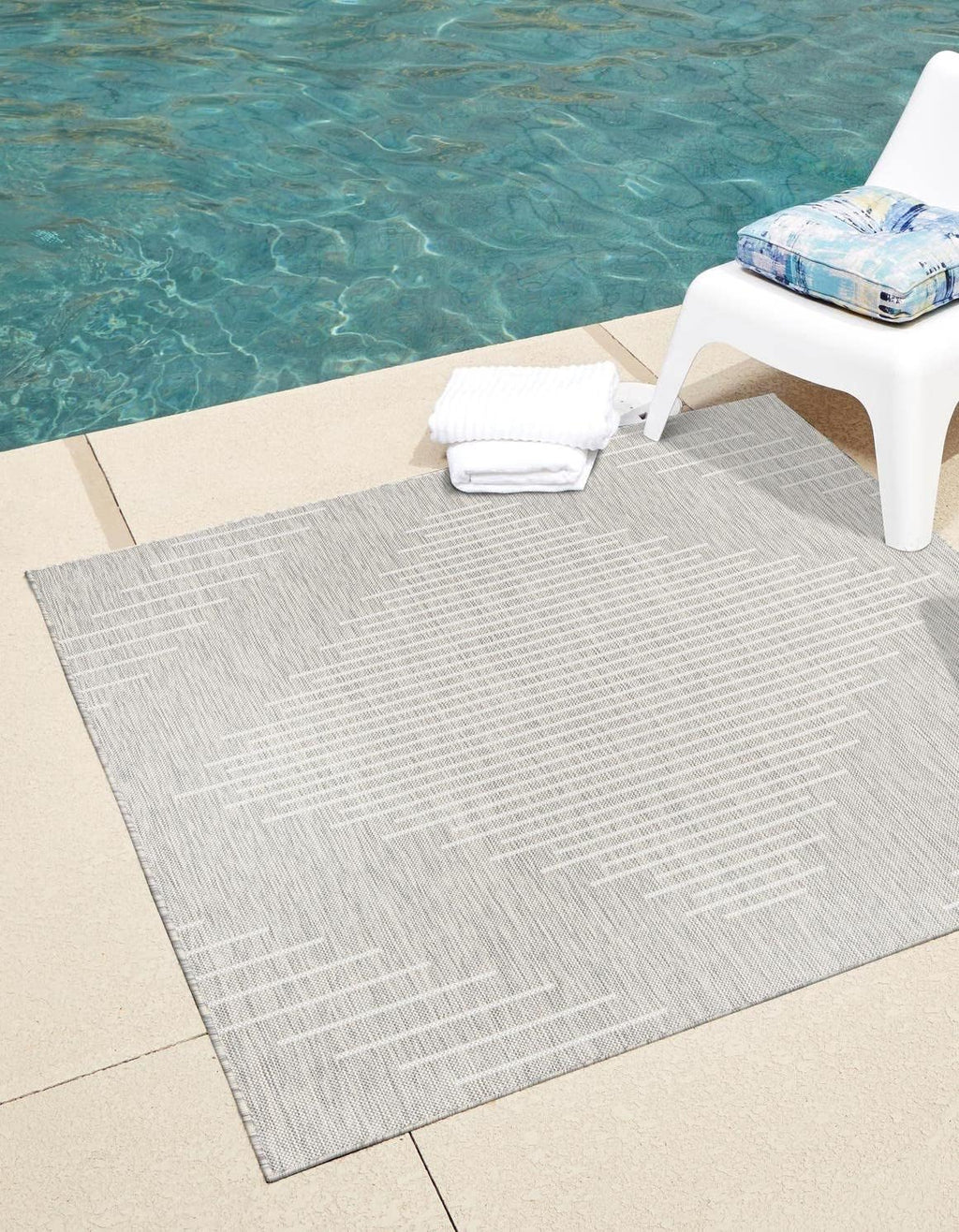 Unique Loom Outdoor Modern Collection Area Rug - Tambor (7' 1' Square, Gray/ Ivory)