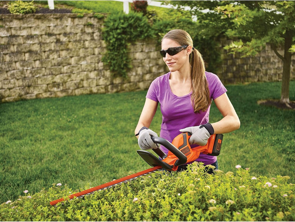 BLACK+DECKER 40V MAX Hedge Trimmer, 22' Blade Length, Powerful Motor with Reduced Vibrations, Sharp Blades for 3/4' Thick Cuts, Battery and Charger Included (LHT2240C)