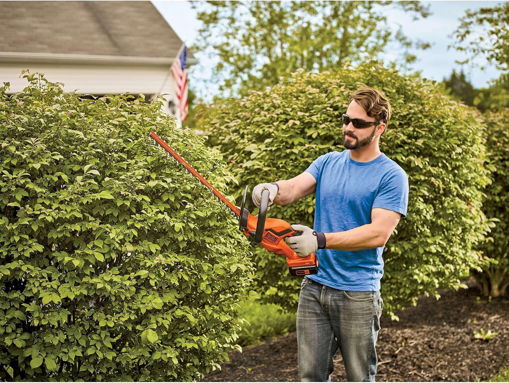 BLACK+DECKER 40V MAX Hedge Trimmer, 22' Blade Length, Powerful Motor with Reduced Vibrations, Sharp Blades for 3/4' Thick Cuts, Battery and Charger Included (LHT2240C)