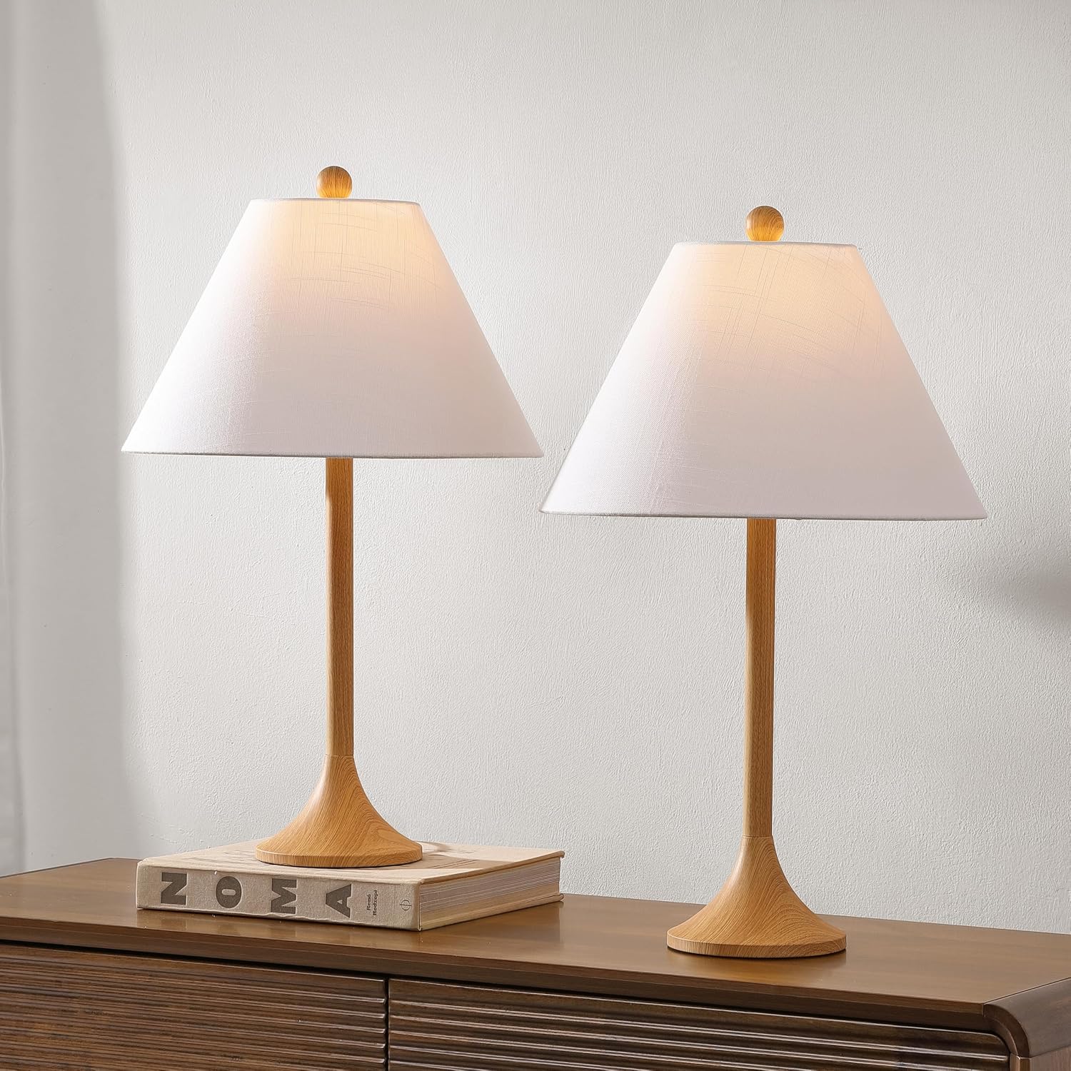 JONATHAN Y 25' Brown Wood Finish Modern Coastal Iron Table Lamp Set of 2, Faux Wood Grain Column Bedside Lamps for Living Room, White Linen Shade, LED Bulbs Included JYL5507A-SET2