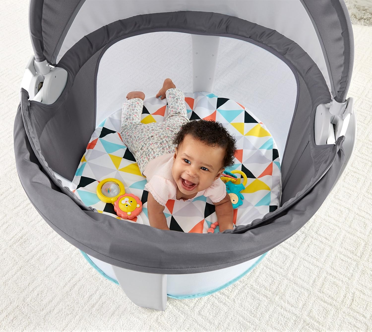 Fisher-Price Portable Bassinet On-The-Go Baby Dome, Travel Play Space with Developmental Newborn Toys & Canopy, Windmill