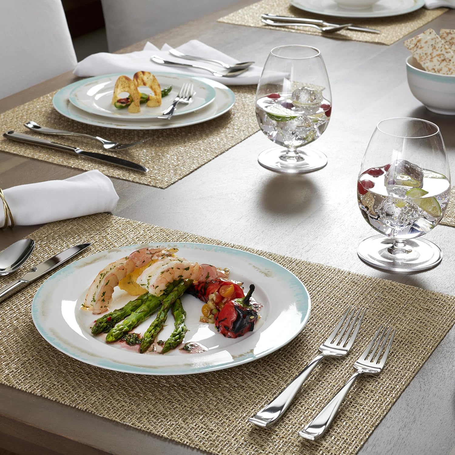 Oneida Silverware Set For 12, Moda 75-Piece Fine Flatware Set with Serving Utensils, Service For 12, 18/10 Stainless Steel, Mirror Finish, Dishwasher Safe, Knives Spoons and Forks Set(Silver 75 Piece)